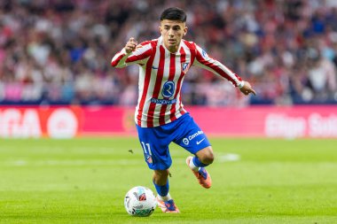 Madrid, İspanya - 18 Ekim 2025: Atletico Madrid ile Osasuna arasında oynanan La Liga maçı Metropolitano 'da oynandı. Maç boyunca Atletico Madrid ve Osasuna oyuncuları.