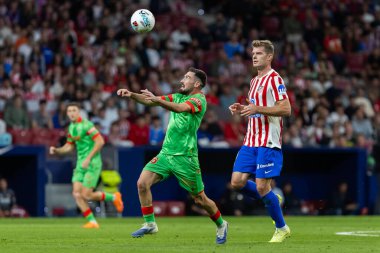 Madrid, İspanya - 18 Ekim 2025: Atletico Madrid ile Osasuna arasında oynanan La Liga maçı Metropolitano 'da oynandı. Maç boyunca Atletico Madrid ve Osasuna oyuncuları.