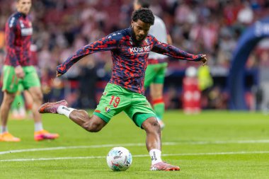 Madrid, İspanya - 18 Ekim 2025: Atletico Madrid ile Osasuna arasında oynanan La Liga maçı Metropolitano 'da oynandı. Maç boyunca Atletico Madrid ve Osasuna oyuncuları.