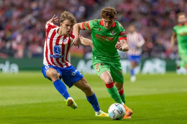 Madrid, İspanya - 18 Ekim 2025: Atletico Madrid ile Osasuna arasında oynanan La Liga maçı Metropolitano 'da oynandı. Maç boyunca Atletico Madrid ve Osasuna oyuncuları.