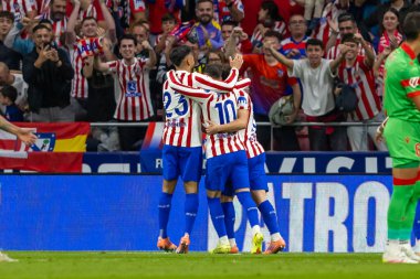 Madrid, İspanya - 18 Ekim 2025: Atletico Madrid ile Osasuna arasında oynanan La Liga maçı Metropolitano 'da oynandı. Maç boyunca Atletico Madrid ve Osasuna oyuncuları.