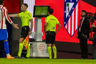 Madrid, İspanya - 18 Ekim 2025: Atletico Madrid ile Osasuna arasında oynanan La Liga maçı Metropolitano 'da oynandı. Maç boyunca Atletico Madrid ve Osasuna oyuncuları.