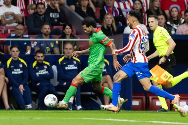 Madrid, İspanya - 18 Ekim 2025: Atletico Madrid ile Osasuna arasında oynanan La Liga maçı Metropolitano 'da oynandı. Maç boyunca Atletico Madrid ve Osasuna oyuncuları.