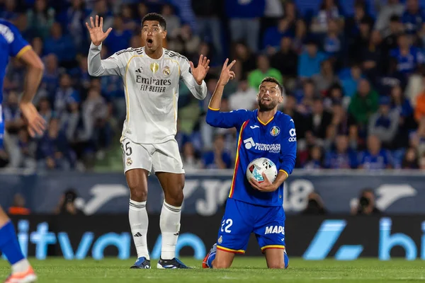 Madrid, İspanya - 19 Ekim 2025: Getafe FC ile Real Madrid arasındaki Liga maçı Getafe 'de oynandı. Maç sırasında Real Madrid oyuncuları. Profesyonel futbol. EA Spor Ligi 2025, 2026.