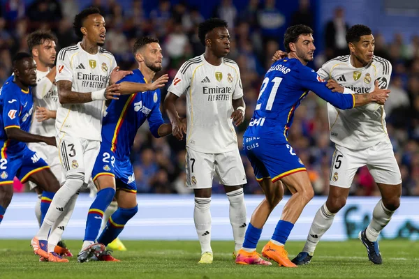 Madrid, İspanya - 19 Ekim 2025: Getafe FC ile Real Madrid arasındaki Liga maçı Getafe 'de oynandı. Maç sırasında Real Madrid oyuncuları. Profesyonel futbol. EA Spor Ligi 2025, 2026.