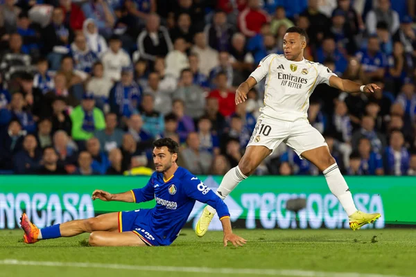 Madrid, İspanya - 19 Ekim 2025: Getafe FC ile Real Madrid arasındaki Liga maçı Getafe 'de oynandı. Maç sırasında Real Madrid oyuncuları. Profesyonel futbol. EA Spor Ligi 2025, 2026.