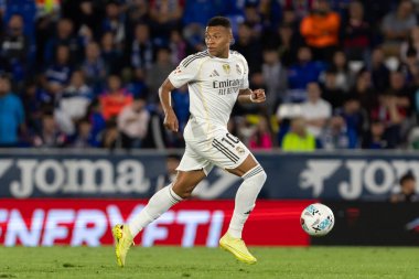 Madrid, İspanya - 19 Ekim 2025: Getafe FC ile Real Madrid arasındaki Liga maçı Getafe 'de oynandı. Maç sırasında Real Madrid oyuncuları. Profesyonel futbol. EA Spor Ligi 2025, 2026.