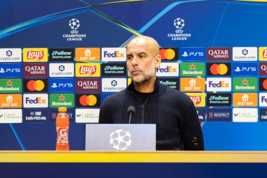 Madrid, İspanya - 19 Ekim 2025: Villarreal FC ile Manchester City arasındaki Şampiyonlar Ligi maçı Villarreal 'de oynandı. Maçtan önce bir basın toplantısında Pep Guardiola. Şehir yöneticisi
