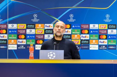 Madrid, İspanya - 19 Ekim 2025: Villarreal FC ile Manchester City arasındaki Şampiyonlar Ligi maçı Villarreal 'de oynandı. Maçtan önce bir basın toplantısında Pep Guardiola. Şehir yöneticisi