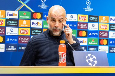 Madrid, İspanya - 19 Ekim 2025: Villarreal FC ile Manchester City arasındaki Şampiyonlar Ligi maçı Villarreal 'de oynandı. Maçtan önce bir basın toplantısında Pep Guardiola. Şehir yöneticisi