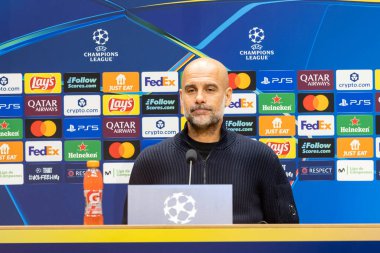 Madrid, İspanya - 19 Ekim 2025: Villarreal FC ile Manchester City arasındaki Şampiyonlar Ligi maçı Villarreal 'de oynandı. Maçtan önce bir basın toplantısında Pep Guardiola. Şehir yöneticisi