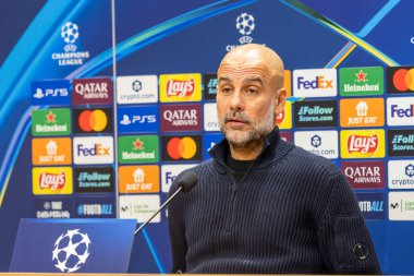 Madrid, İspanya - 19 Ekim 2025: Villarreal FC ile Manchester City arasındaki Şampiyonlar Ligi maçı Villarreal 'de oynandı. Maçtan önce bir basın toplantısında Pep Guardiola. Şehir yöneticisi