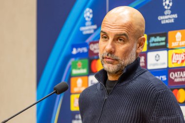 Madrid, İspanya - 19 Ekim 2025: Villarreal FC ile Manchester City arasındaki Şampiyonlar Ligi maçı Villarreal 'de oynandı. Maçtan önce bir basın toplantısında Pep Guardiola. Şehir yöneticisi