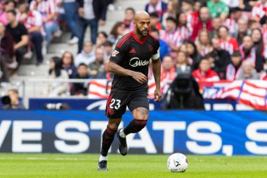 Madrid, İspanya - 1 Kasım 2025: Madrid 'de Atletico Madrid ile Sevilla FC arasında oynanan lig maçı. Maç sırasında Sevilla FC oyuncuları. Sevilla FC takımı. EA Spor Ligi 2025