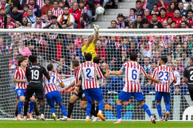 Madrid, İspanya - 1 Kasım 2025: Madrid 'de Atletico Madrid ile Sevilla FC arasında oynanan lig maçı. Maç sırasında Sevilla FC oyuncuları. Sevilla FC takımı. EA Spor Ligi 2025