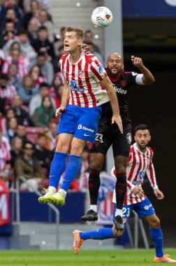 Madrid, İspanya - 1 Kasım 2025: Madrid 'de Atletico Madrid ile Sevilla FC arasında oynanan lig maçı. Maç sırasında Sevilla FC oyuncuları. Sevilla FC takımı. EA Spor Ligi 2025