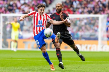 Madrid, İspanya - 1 Kasım 2025: Madrid 'de Atletico Madrid ile Sevilla FC arasında oynanan lig maçı. Maç sırasında Sevilla FC oyuncuları. Sevilla FC takımı. EA Spor Ligi 2025