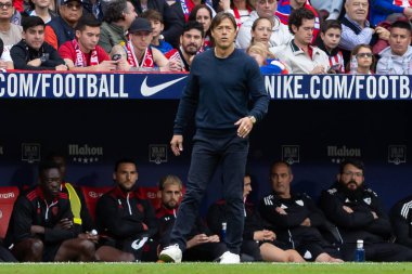 Madrid, İspanya - 1 Kasım 2025: Madrid 'de Atletico Madrid ile Sevilla FC arasında oynanan lig maçı. Maç sırasında Sevilla FC oyuncuları. Sevilla FC takımı. EA Spor Ligi 2025