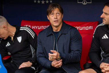 Madrid, İspanya - 1 Kasım 2025: Madrid 'de Atletico Madrid ile Sevilla FC arasında oynanan lig maçı. Maç sırasında Sevilla FC oyuncuları. Sevilla FC takımı. EA Spor Ligi 2025