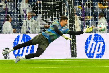 Madrid, İspanya - 1 Kasım 2025: Real Madrid ve Valencia FC arasındaki lig maçı. Maç sırasında Real Madrid oyuncuları. EA Spor Ligi 2025.