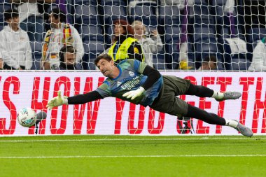 Madrid, İspanya - 1 Kasım 2025: Real Madrid ve Valencia FC arasındaki lig maçı. Maç sırasında Real Madrid oyuncuları. EA Spor Ligi 2025.