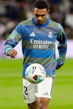 Madrid, İspanya - 1 Kasım 2025: Real Madrid ve Valencia FC arasındaki lig maçı. Maç sırasında Real Madrid oyuncuları. EA Spor Ligi 2025.