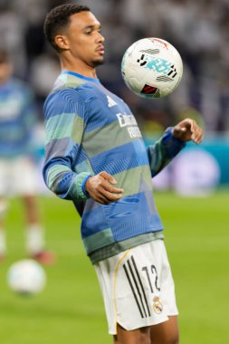 Madrid, İspanya - 1 Kasım 2025: Real Madrid ve Valencia FC arasındaki lig maçı. Maç sırasında Real Madrid oyuncuları. EA Spor Ligi 2025.