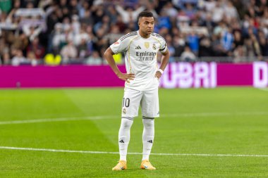 Madrid, İspanya - 1 Kasım 2025: Real Madrid ve Valencia FC arasındaki lig maçı. Maç sırasında Real Madrid oyuncuları. EA Spor Ligi 2025.