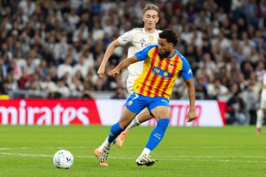 Madrid, İspanya - 1 Kasım 2025: Real Madrid ve Valencia FC arasındaki lig maçı. Maç sırasında Valencia oyuncuları. EA Spor Ligi 2025.