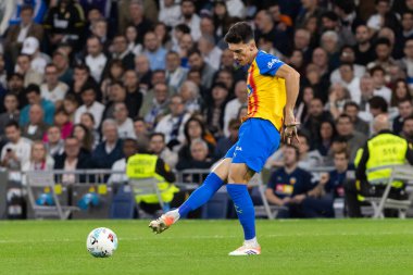 Madrid, İspanya - 1 Kasım 2025: Real Madrid ve Valencia FC arasındaki lig maçı. Maç sırasında Valencia oyuncuları. EA Spor Ligi 2025.