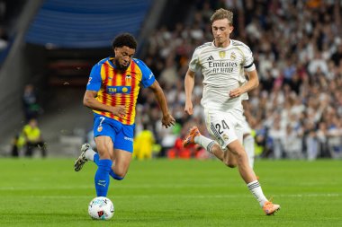 Madrid, İspanya - 1 Kasım 2025: Real Madrid ve Valencia FC arasındaki lig maçı. Maç sırasında Valencia oyuncuları. EA Spor Ligi 2025.
