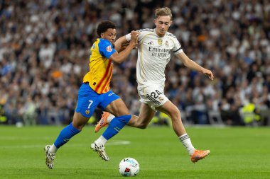 Madrid, İspanya - 1 Kasım 2025: Real Madrid ve Valencia FC arasındaki lig maçı. Maç sırasında Real Madrid oyuncuları. EA Spor Ligi 2025.