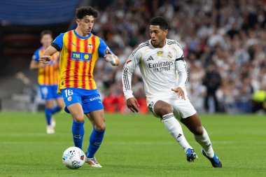 Madrid, İspanya - 1 Kasım 2025: Real Madrid ve Valencia FC arasındaki lig maçı. Maç sırasında Real Madrid oyuncuları. EA Spor Ligi 2025.
