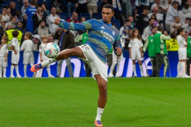 Madrid, İspanya - 1 Kasım 2025: Real Madrid ve Valencia FC arasındaki lig maçı. Maç sırasında Real Madrid oyuncuları. EA Spor Ligi 2025.