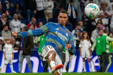 Madrid, İspanya - 1 Kasım 2025: Real Madrid ve Valencia FC arasındaki lig maçı. Maç sırasında Real Madrid oyuncuları. EA Spor Ligi 2025.