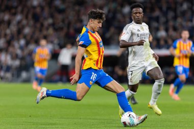 Madrid, İspanya - 1 Kasım 2025: Real Madrid ve Valencia FC arasındaki lig maçı. Maç sırasında Valencia oyuncuları. EA Spor Ligi 2025.