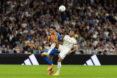 Madrid, İspanya - 1 Kasım 2025: Real Madrid ve Valencia FC arasındaki lig maçı. Maç sırasında Real Madrid oyuncuları. EA Spor Ligi 2025.