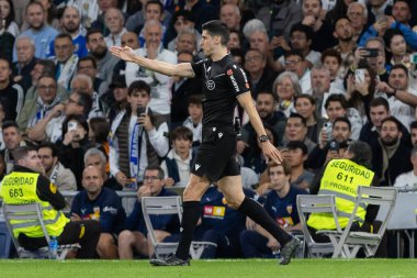 Madrid, İspanya - 1 Kasım 2025: Real Madrid ve Valencia FC arasındaki lig maçı. Maç sırasında Valencia oyuncuları. EA Spor Ligi 2025.