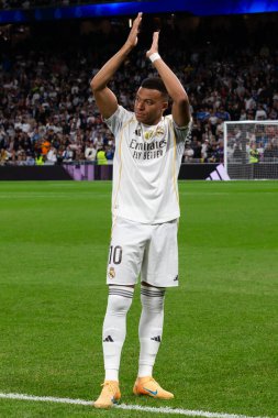 Madrid, İspanya - 1 Kasım 2025: Real Madrid ve Valencia FC arasındaki lig maçı. Maç sırasında Real Madrid oyuncuları. EA Spor Ligi 2025.