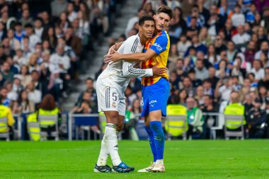 Madrid, İspanya - 1 Kasım 2025: Real Madrid ve Valencia FC arasındaki lig maçı. Maç sırasında Real Madrid oyuncuları. EA Spor Ligi 2025.