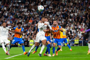 Madrid, İspanya - 1 Kasım 2025: Real Madrid ve Valencia FC arasındaki lig maçı. Maç sırasında Real Madrid oyuncuları. EA Spor Ligi 2025.