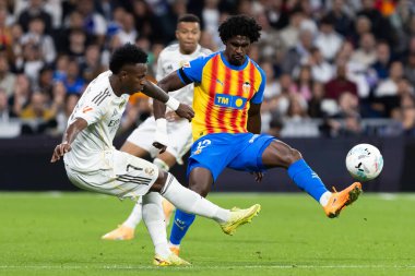 Madrid, İspanya - 1 Kasım 2025: Real Madrid ve Valencia FC arasındaki lig maçı. Maç sırasında Valencia oyuncuları. EA Spor Ligi 2025.