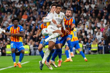 Madrid, İspanya - 1 Kasım 2025: Real Madrid ve Valencia FC arasındaki lig maçı. Maç sırasında Real Madrid oyuncuları. EA Spor Ligi 2025.