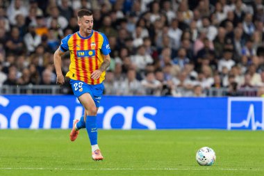 Madrid, İspanya - 1 Kasım 2025: Real Madrid ve Valencia FC arasındaki lig maçı. Maç sırasında Valencia oyuncuları. EA Spor Ligi 2025.