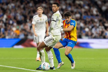 Madrid, İspanya - 1 Kasım 2025: Real Madrid ve Valencia FC arasındaki lig maçı. Maç sırasında Real Madrid oyuncuları. EA Spor Ligi 2025.