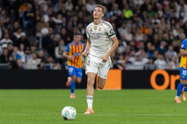 Madrid, İspanya - 1 Kasım 2025: Real Madrid ve Valencia FC arasındaki lig maçı. Maç sırasında Real Madrid oyuncuları. EA Spor Ligi 2025.