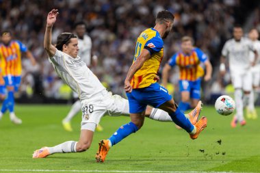 Madrid, İspanya - 1 Kasım 2025: Real Madrid ve Valencia FC arasındaki lig maçı. Maç sırasında Real Madrid oyuncuları. EA Spor Ligi 2025.