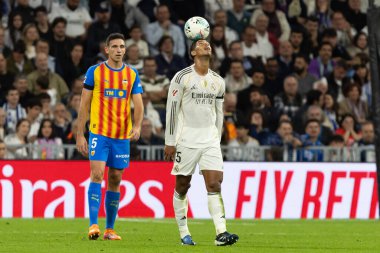 Madrid, İspanya - 1 Kasım 2025: Real Madrid ve Valencia FC arasındaki lig maçı. Maç sırasında Real Madrid oyuncuları. EA Spor Ligi 2025.