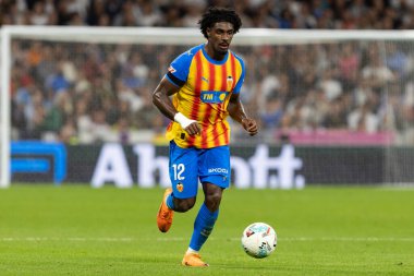 Madrid, İspanya - 1 Kasım 2025: Real Madrid ve Valencia FC arasındaki lig maçı. Maç sırasında Valencia oyuncuları. EA Spor Ligi 2025.