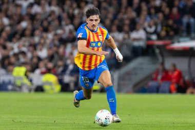 Madrid, İspanya - 1 Kasım 2025: Real Madrid ve Valencia FC arasındaki lig maçı. Maç sırasında Valencia oyuncuları. EA Spor Ligi 2025.